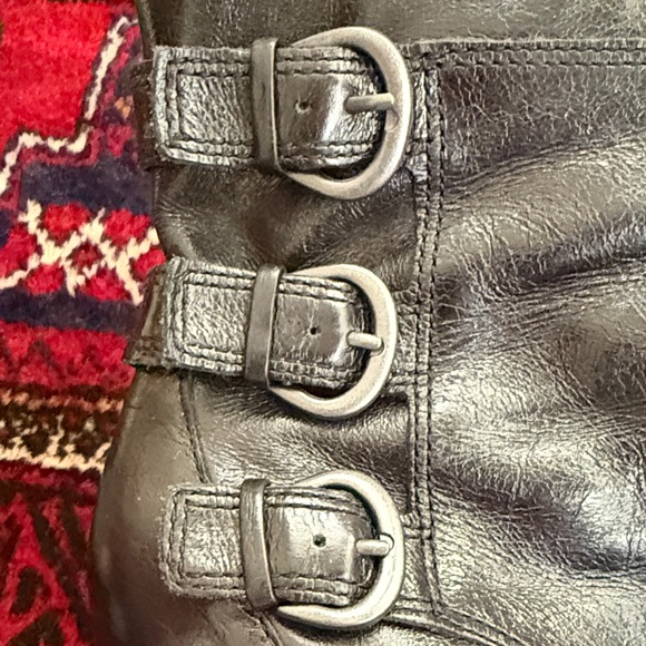Born Black Zip With Buckles Accent Leather Heeled Boots Sz8 - Picture 10 of 16